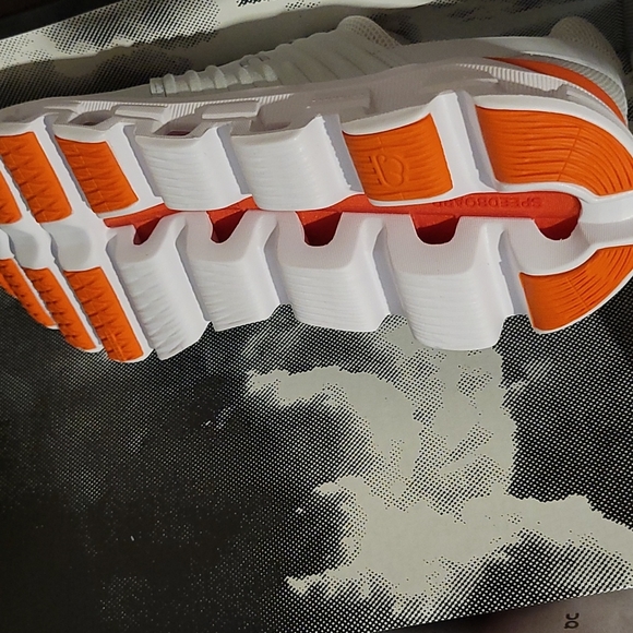 New On Cloud Men's  Onruning QC - Picture 8 of 8